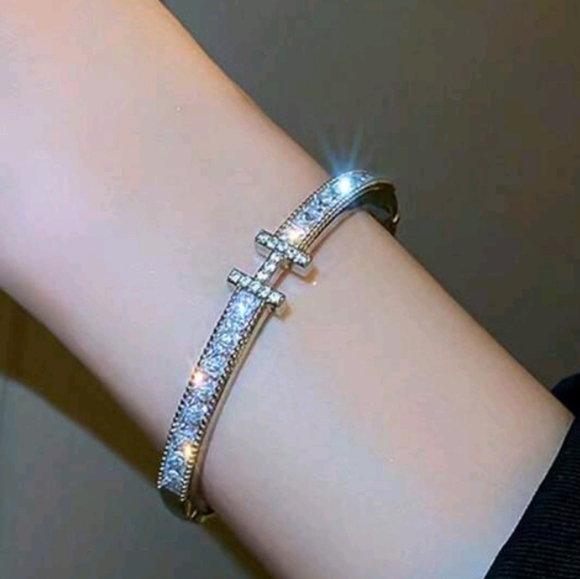 πNew Luxe Hermes Style Silver Bracelet Bangle With Rhinestone Crystals π - Picture 1 of 3